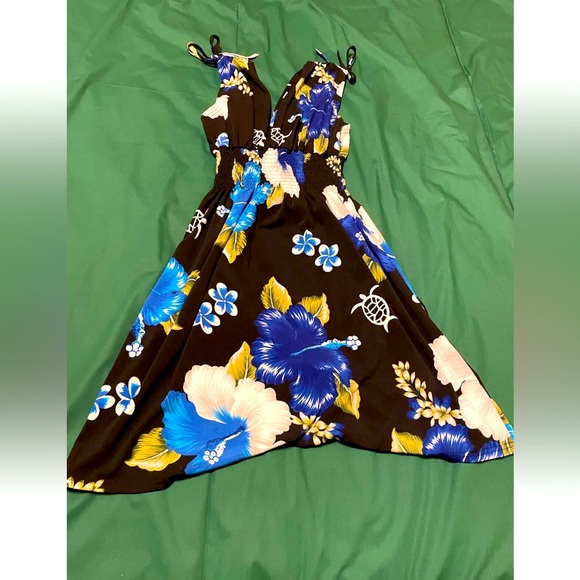 S&S Aloha Fashion Dress NWOT Medium Black Blue Stretchy Fabric - Picture 1 of 12